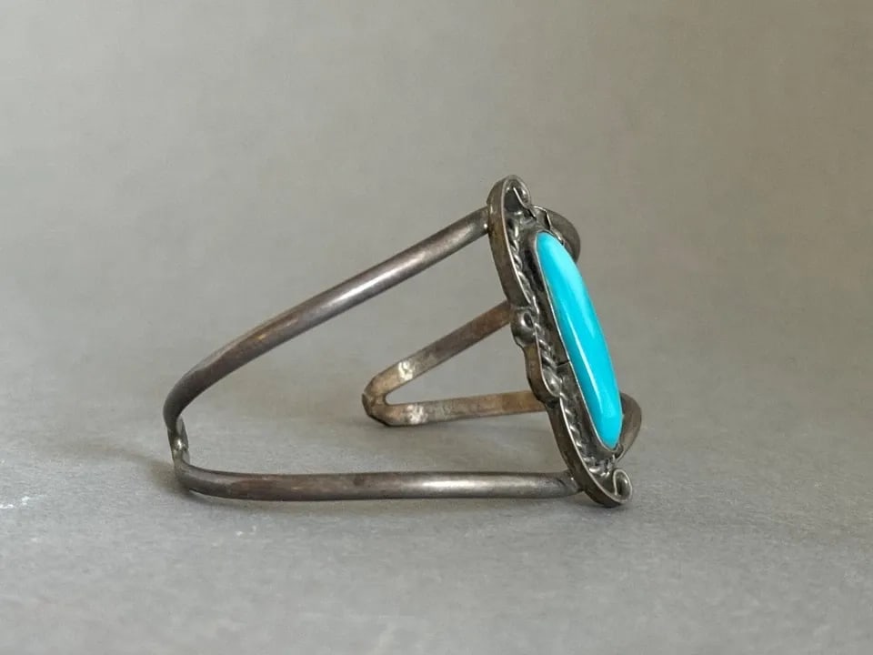 OLD PAWN NAVAJO STERLING SILVER AND TURQUOISE BRACELET (1 of 2)