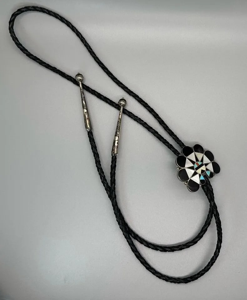 VINTAGE SUN FACE ZUNI INLAYED BOLO TIE (1 of 2)