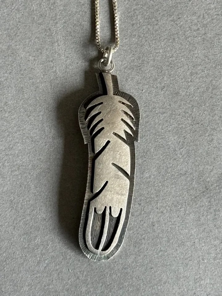 VINTAGE HOPI STERLING SILVER FEATHER PENDANT SIGNED L STERLING CHAIN (1 of 2)