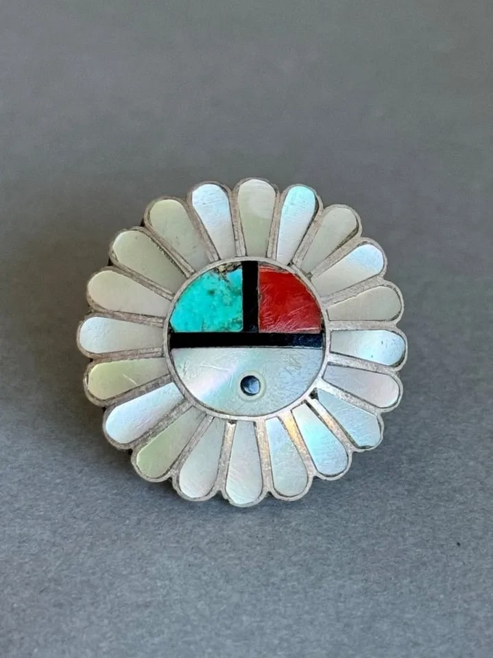 VINTAGE ZUNI STERLING SILVER INLAID SUN FACE RING. SIZE 5 3/4: VINTAGE ZUNI STERLING SILVER INLAID SUN FACE RING. SIZE 5 3/4 Vintage Zuni Sterling Silver with Inlaid Mother of Pearl, Turquoise, Coral and Jet Sun Face Ring. Size 5 3/4 ..1" Tall