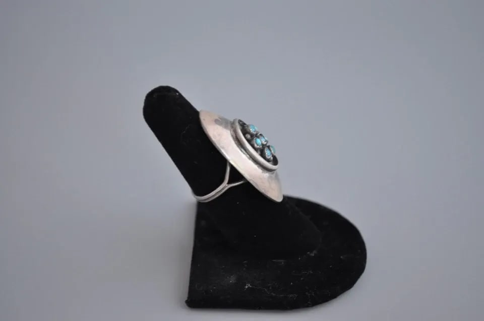 OLD PAWN NAVAJO STERLING SILVER AND TURQUOISE RING SIZE 6 1/4: OLD PAWN NAVAJO STERLING SILVER AND TURQUOISE RING SIZE 6 1/4 Item Description: Weight 9.36 Grams 1 1/2 " Tall