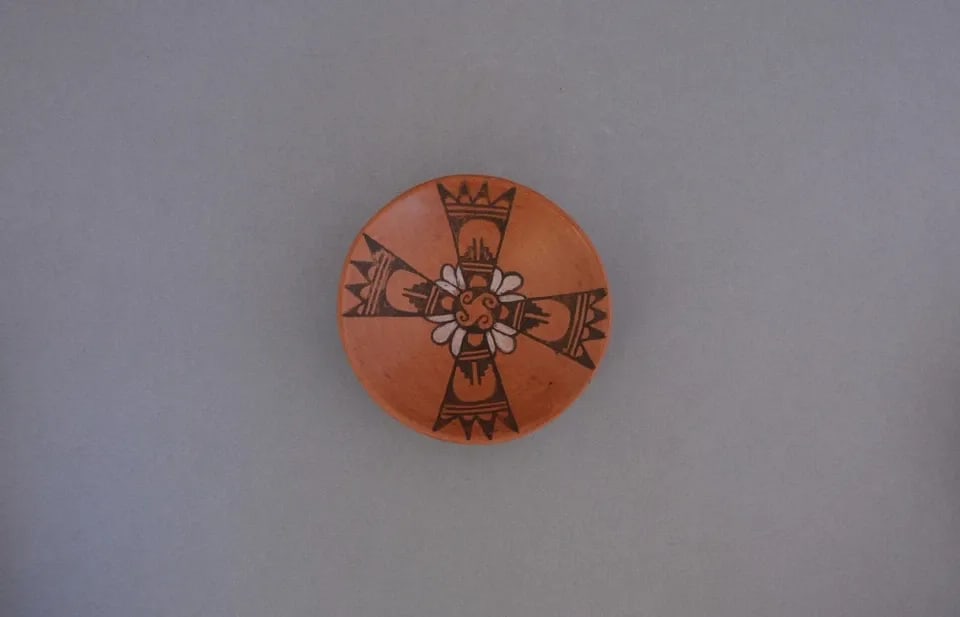 M. HONIE - SMALL HOPI BOWL -FOUR DIRECTION DESIGN - WALPI - 3 1/4" WIDE: M. HONIE - SMALL HOPI BOWL -FOUR DIRECTION DESIGN - WALPI - 3 1/4" WIDE This small traditional Hopi shallow bowl measures just 3 1/4" across and 7/8" high. It fits perfectly in the palm of a hand. It 