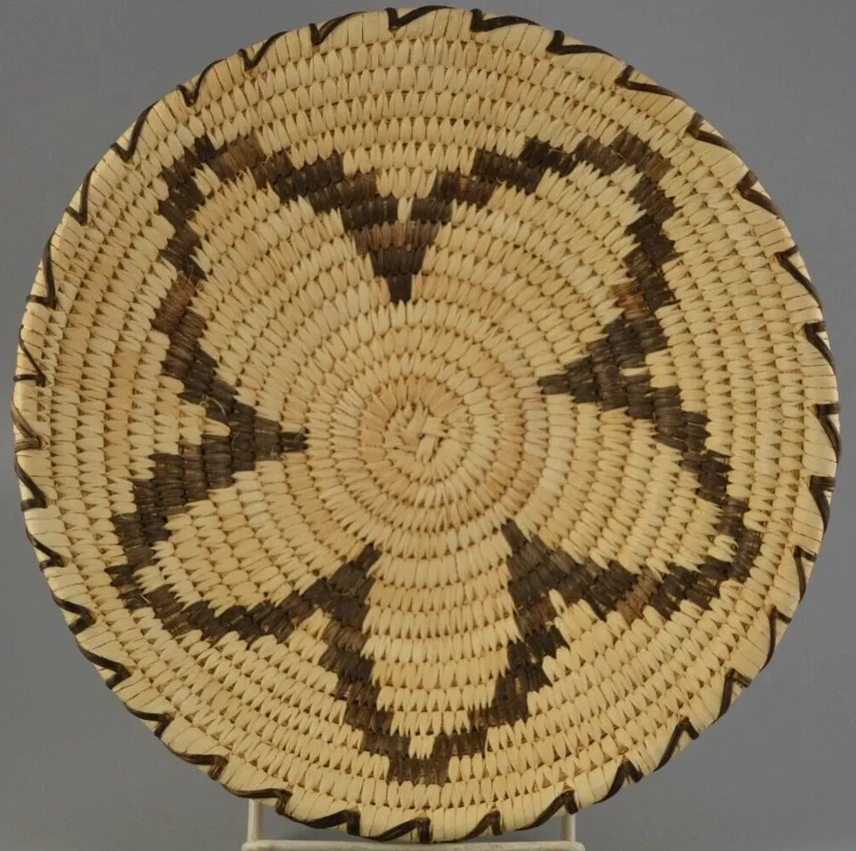 VINTAGE PAPAGO TOHONO O'ODHAM INDIAN BASKET - FLOWER STAR - 9" (1 of 2)