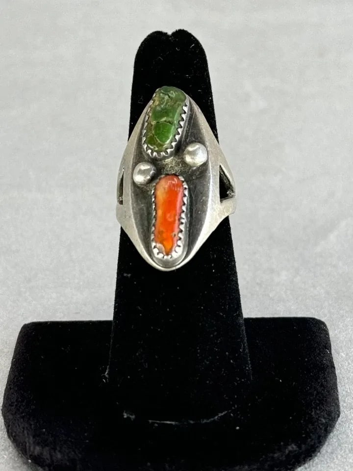 OLD PAWN NAVAJO STERLING SILVER RING WITH TURCUOISE AND CORAL. SIZE 6: OLD PAWN NAVAJO STERLING SILVER RING WITH TURCUOISE AND CORAL. SIZE 6 Old Pawn Navajo Sterling Silver Ring with Turcuoise and Coral. Size 6 1 1/8” tall