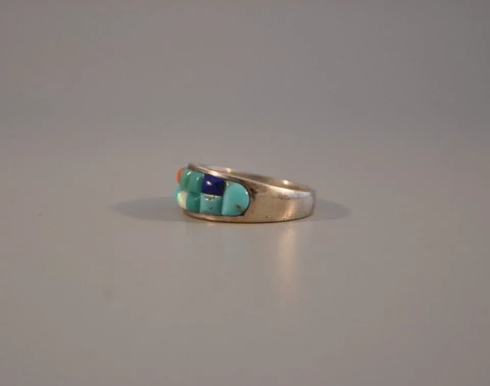 VTG NAVAJO SILVER RING - MOSAIC INLAY - LAPIS TURQUOISE CORAL OPAL - SIZE 7 3/4: VTG NAVAJO SILVER RING - MOSAIC INLAY - LAPIS TURQUOISE CORAL OPAL - SIZE 7 3/4 This vintage sterling silver Navajo ring has mosaic inlay of turquoise, lapis, coral and opal. The band is 1/4" wide at 