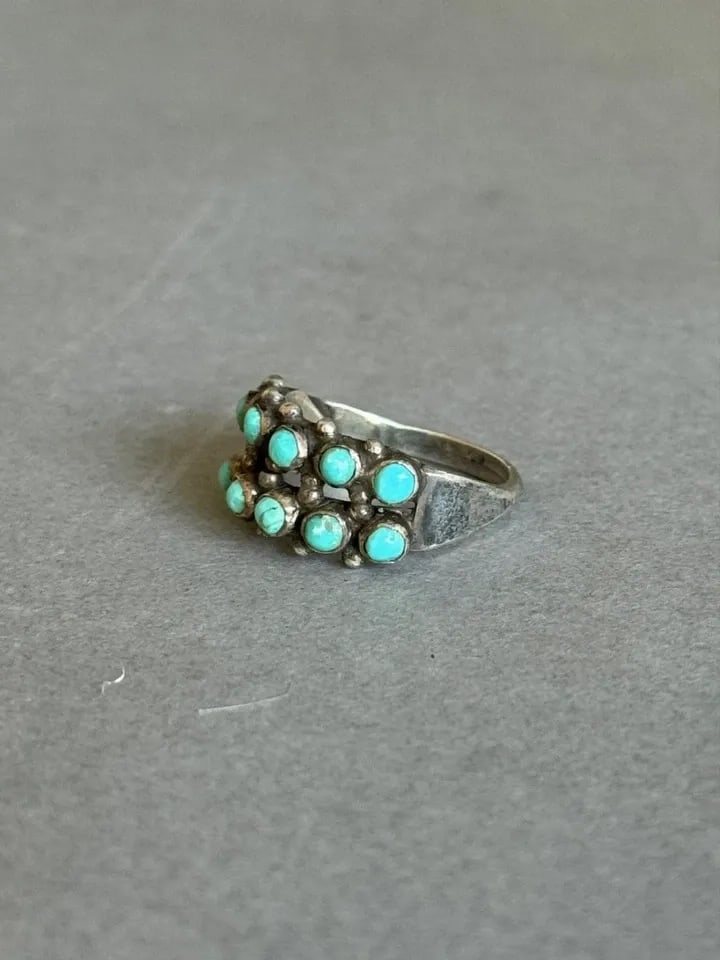 OLD PAWN ZUNI STERLING SILVER AND TURQUOISE RING. SIZE 6 3/4 (1 of 2)