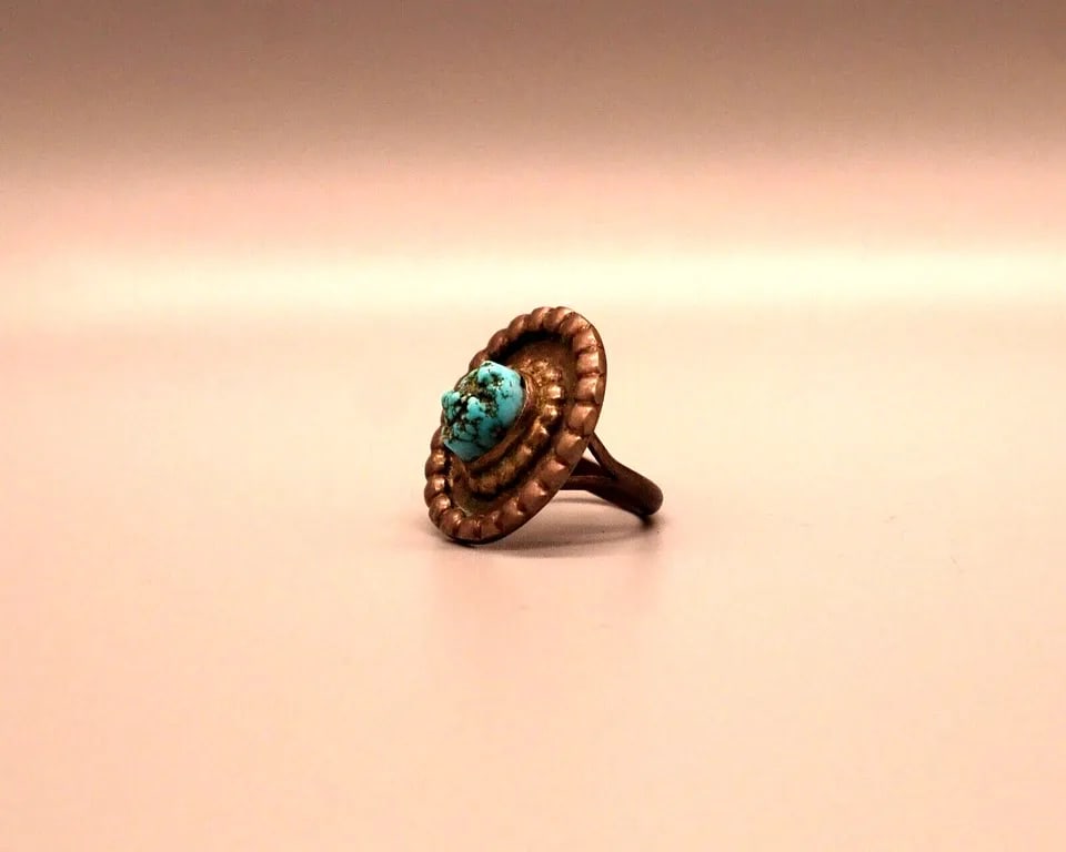 OLD PAWN NAVAJO STERLING SILVER AND TURQUOISE RING SIZE 6 1/2: OLD PAWN NAVAJO STERLING SILVER AND TURQUOISE RING SIZE 6 1/2 Item Description: 1' Tall
