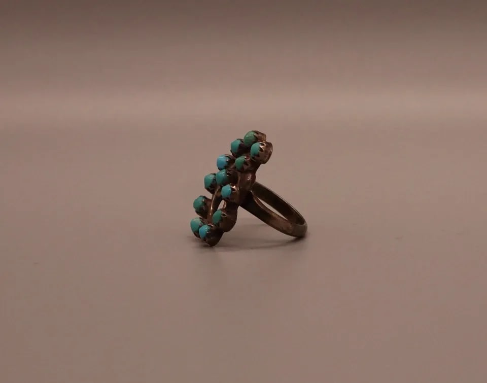 OLD PAWN ZUNI TURQUOISE RING SIZE 4: OLD PAWN ZUNI TURQUOISE RING SIZE 4 Item Description: 7/8 " Tall