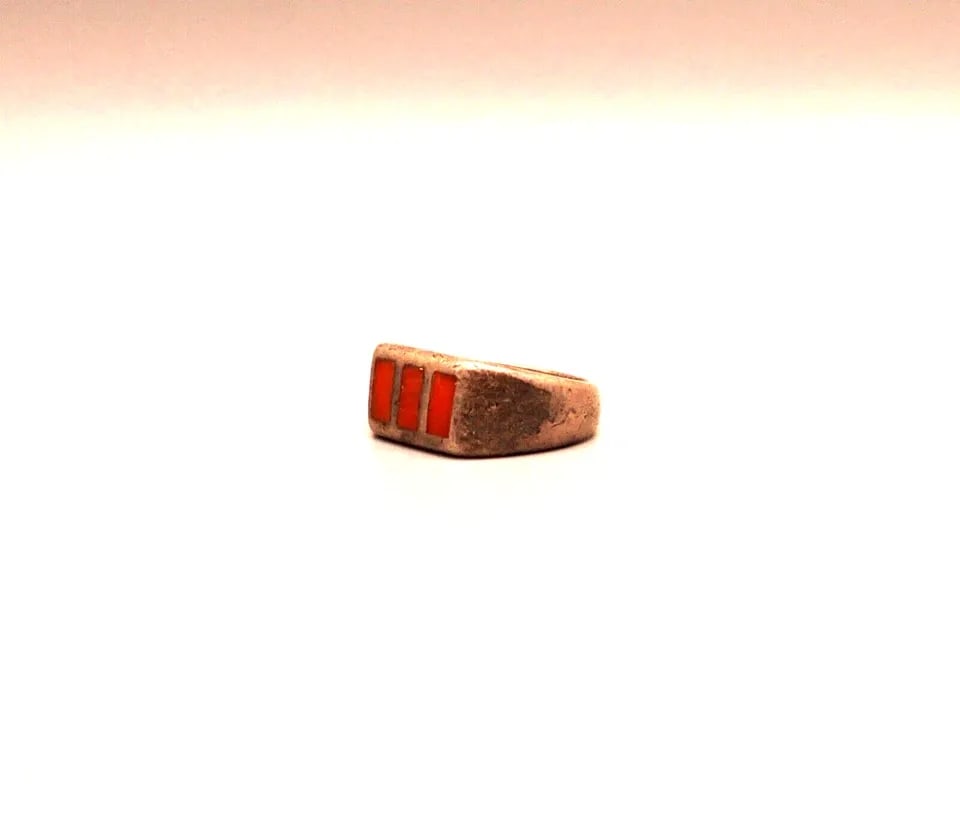 OLD PAWN STERLING SILVER AND CORAL ZUNI RING SIZE 9 1/4 (1 of 2)