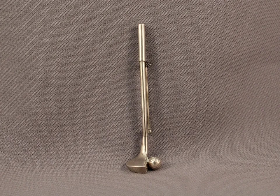 VINTAGE SILVER GOLF CLUB PIN TAXCO MEXICO STERLING 3- 3/8" LONG: VINTAGE SILVER GOLF CLUB PIN TAXCO MEXICO STERLING 3- 3/8" LONG Item Description: 3 3/8” length Golf Club 15 gms. P
