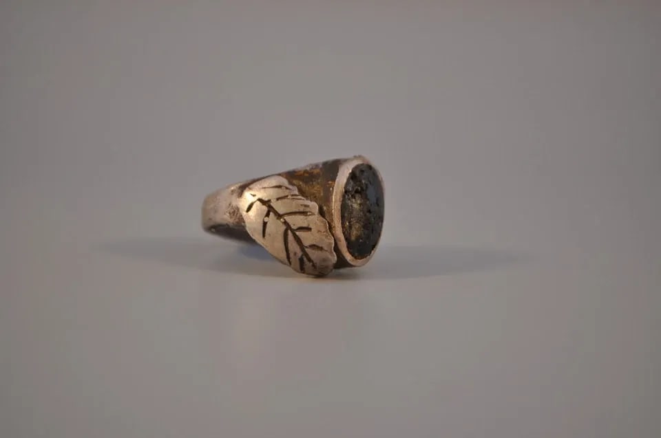 OLD PAWN NAVAJO STERLING RING WITH OLD STONE SIZE 7 1/4: OLD PAWN NAVAJO STERLING RING WITH OLD STONE SIZE 7 1/4 Weight 9.07 Grams 5/8" Tall Old Pawn Jewelry dates from the early 1900s to the 1970s. Most of it is not signed because it wasn't the Native Amer