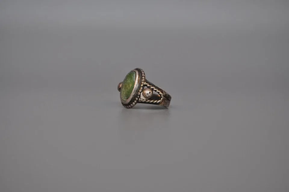 OLD PAWN NAVAJO STERLING SILVER RING - TURQUOISE SIZE 3 1/2: OLD PAWN NAVAJO STERLING SILVER RING - TURQUOISE SIZE 3 1/2 Weight 3.58 Grams 1/2" Tall Old Pawn Jewelry dates from the early 1900s to the 1970s. Most of it is not signed because it wasn't the Native 