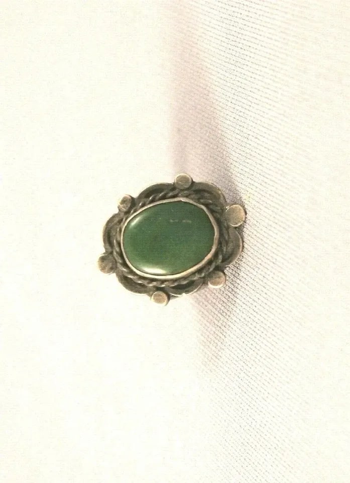 VINTAGE OLD PAWN NAVAJO STERLING SILVER AND TURQUOISE RING SIZE 5 1/2: VINTAGE OLD PAWN NAVAJO STERLING SILVER AND TURQUOISE RING SIZE 5 1/2 Item : 1" tall