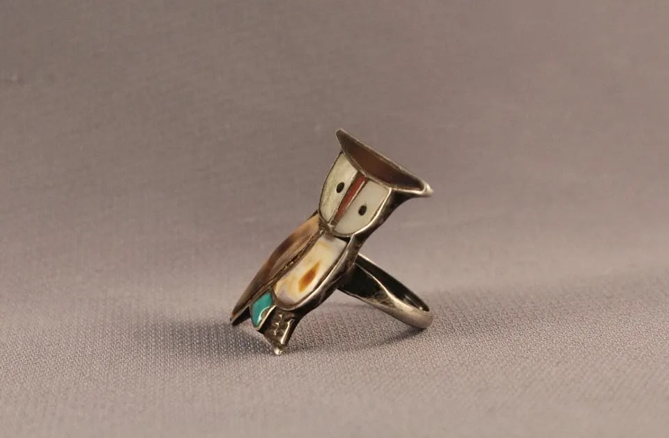 OLD PAWN ZUNI MULTI STONE RING OWL SIZE 6: OLD PAWN ZUNI MULTI STONE RING OWL SIZE 6 Item Description: 1 1/8” tall