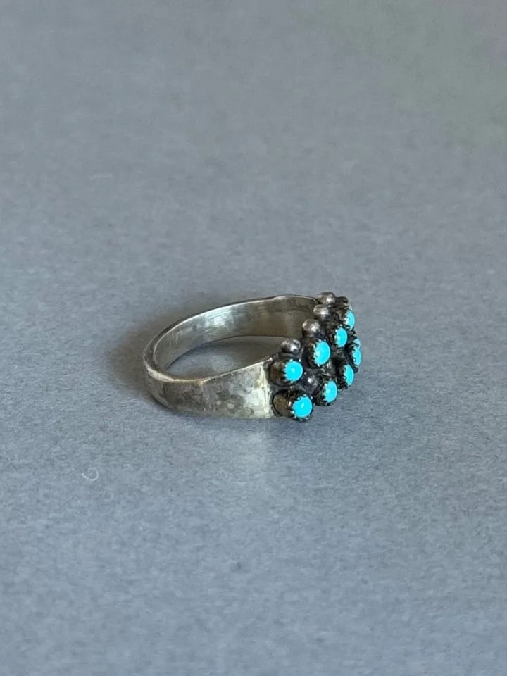 OLD PAWN ZUNI STERLING SILVER AND TURQUOISE RING. SIZE 5 1/2: OLD PAWN ZUNI STERLING SILVER AND TURQUOISE RING. SIZE 5 1/2 Old Pawn Zuni Sterling Silver and Turquoise Ring. Size 5 1/2 ..3/8" tALL Throughout the 40 years that I have been in business, I have purch