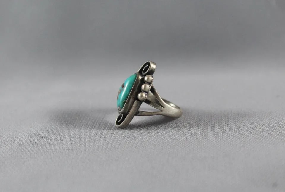 OLD PAWN NAVAJO TURQUOISE RING SIZE 4 3/4: OLD PAWN NAVAJO TURQUOISE RING SIZE 4 3/4 Item Description: 1” tall