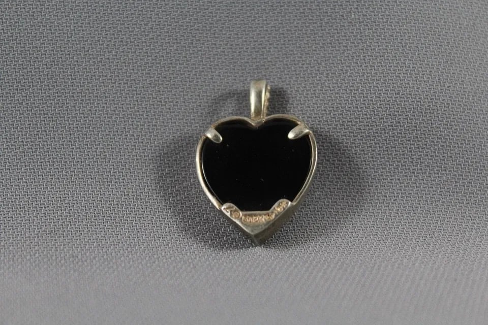 VINTAGE STERLING AND 10 KT. GOLD LEAVES WITH BLACK ONYX STONE PENDANT (1 of 2)