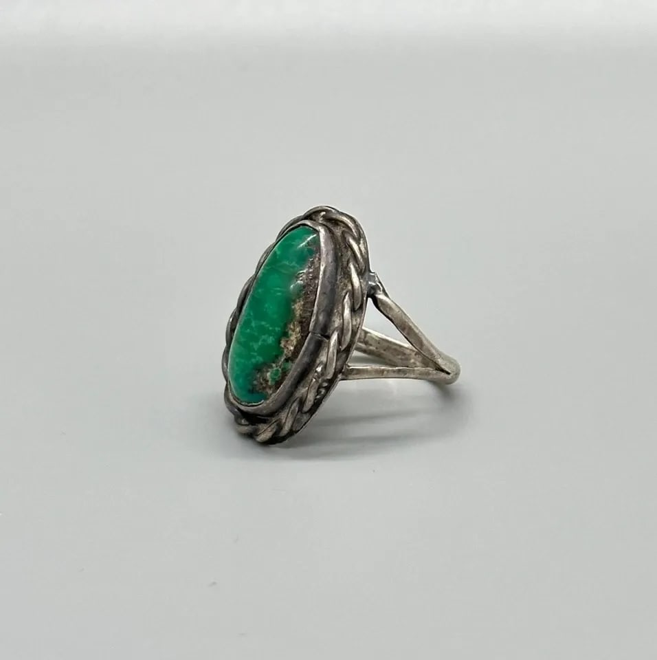 OLD PAWN NAVAJO STERLING SILVER AND TURQUOISE RING SIZE 4 1/4: OLD PAWN NAVAJO STERLING SILVER AND TURQUOISE RING SIZE 4 1/4 Item Description: 7/8” tall