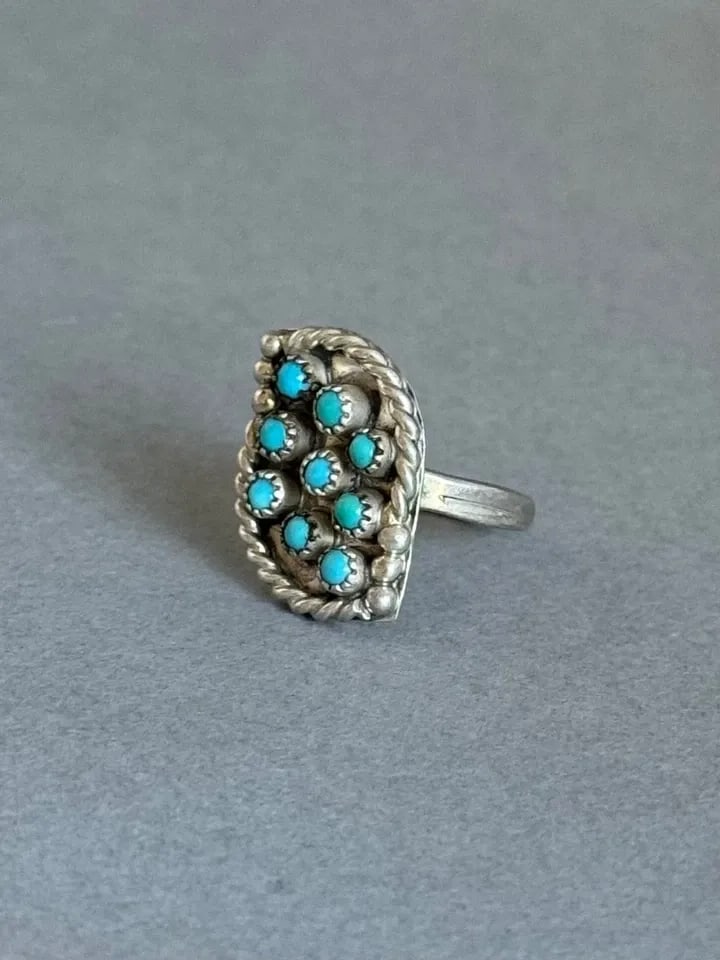 OLD PAWN ZUNI STERLING SILVER AND TURQUOISE RING. SIZE 6 1/4: OLD PAWN ZUNI STERLING SILVER AND TURQUOISE RING. SIZE 6 1/4 Old Pawn Zuni Sterling Silver and Turquoise Ring. Size 6 1/4 7/8" Tall Throughout the 40 years that I have been in business, I have purchas