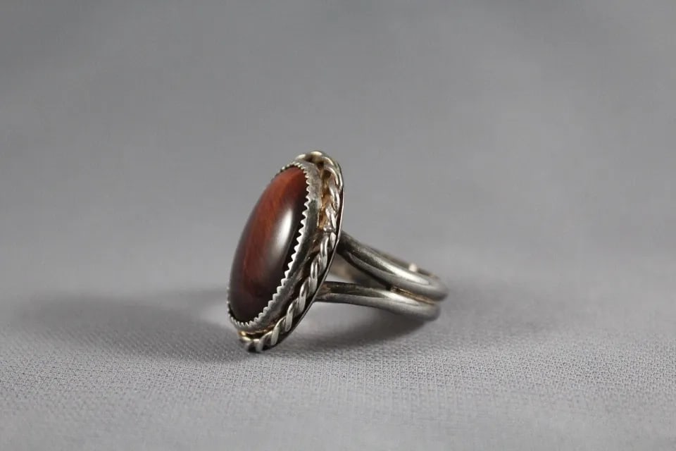 OLD PAWN NAVAJO STERLING SILVER AND LIGHT BROWN STONE RING SIZE 12 3/4: OLD PAWN NAVAJO STERLING SILVER AND LIGHT BROWN STONE RING SIZE 12 3/4 Item : 1 1/4” tall