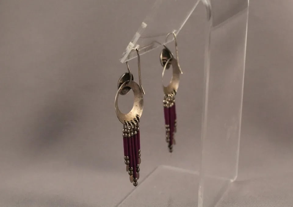 VINTAGE NAVAJO STERLING SILVER AND LAPIS EARRINGS (1 of 2)