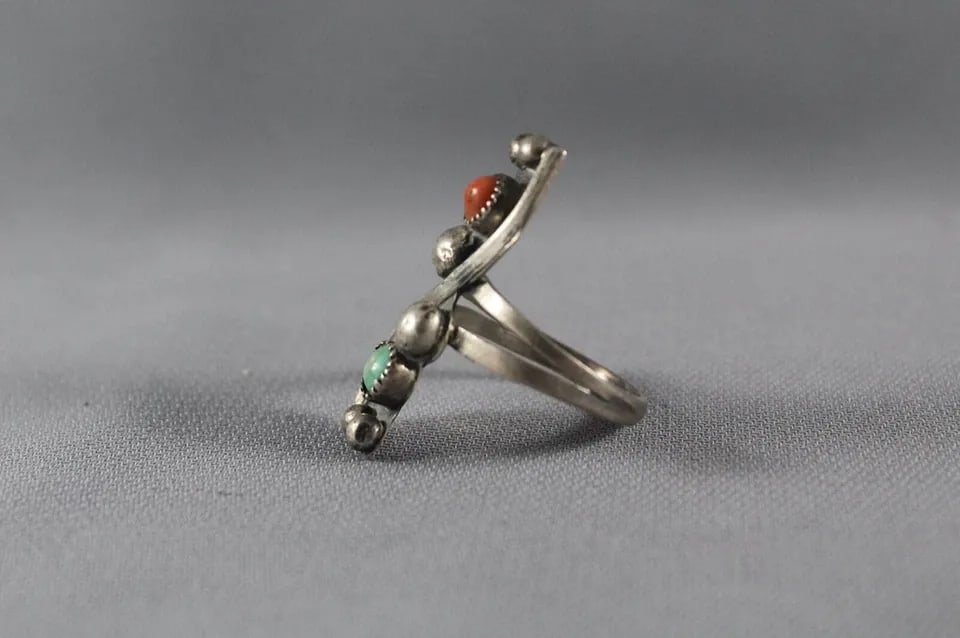 OLD PAWN NAVAJO STERLING SILVER AND TURQUOISE AND CORAL RING SIZE 8: OLD PAWN NAVAJO STERLING SILVER AND TURQUOISE AND CORAL RING SIZE 8 Item Description: 1 1/4” tall