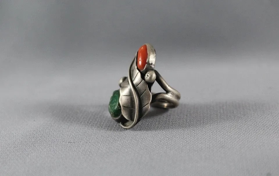 OLD PAWN NAVAJO STERLING SILVER AND TURQUOISE AND CORAL RING SIZE 4 1/2: OLD PAWN NAVAJO STERLING SILVER AND TURQUOISE AND CORAL RING SIZE 4 1/2 Item Description: 1 1/8” tall