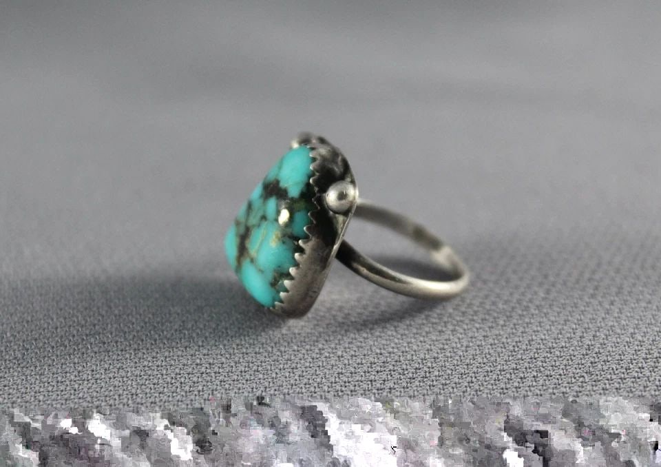 OLD PAWN NAVAJO STERLING AND TURQUOISE RING SIZE 4: OLD PAWN NAVAJO STERLING AND TURQUOISE RING SIZE 4 Item Description: 5/8” tall P