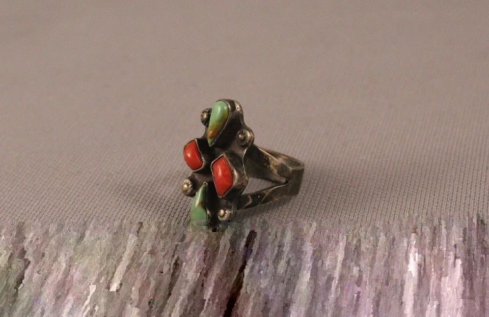 OLD PAWN NAVAJO STERLING SILVER AND TURQUOISE AND CORAL RING SIZE 5 3/4: OLD PAWN NAVAJO STERLING SILVER AND TURQUOISE AND CORAL RING SIZE 5 3/4 Item Description: 1" tall