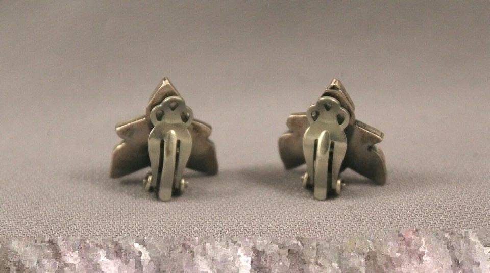 OLD PAWN ZUNI STERLING SILVER AND TURQUOISE EARRINGS: OLD PAWN ZUNI STERLING SILVER AND TURQUOISE EARRINGS Item Description: 3/4" L x 5/8 W