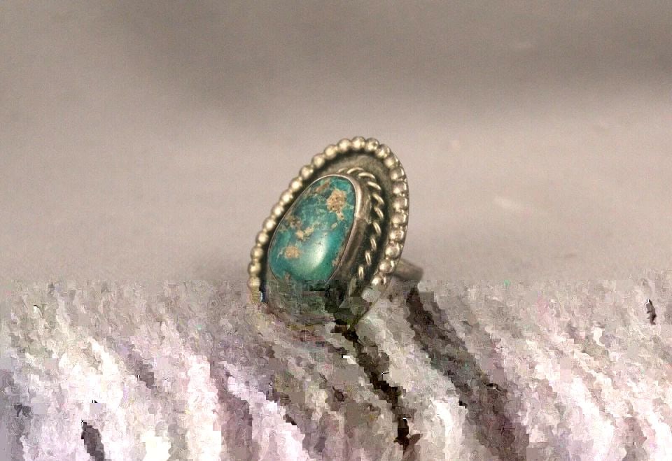 OLD PAWN NAVAJO STERLING SILVER AND TURQUOISE RING SIZE 7: OLD PAWN NAVAJO STERLING SILVER AND TURQUOISE RING SIZE 7 Item Description: 1 3/8" tall