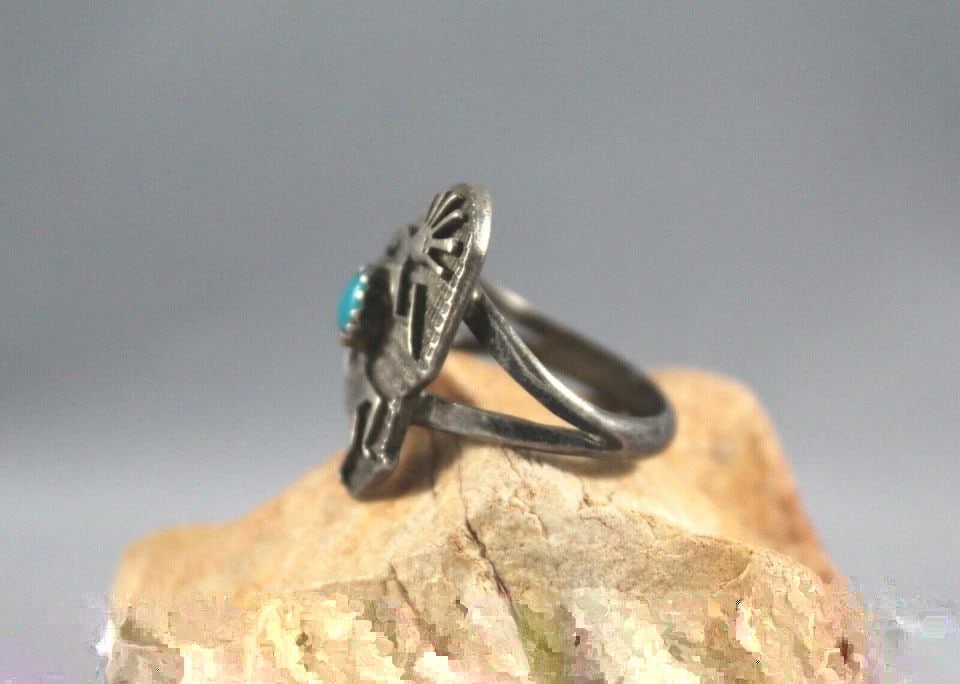 VINTAGE NAVAJO STERLING SILVER AND TURQUOISE RING KOKOPELLI SIZE 6 3/4: VINTAGE NAVAJO STERLING SILVER AND TURQUOISE RING KOKOPELLI SIZE 6 3/4 Item Description: 7/8” tall