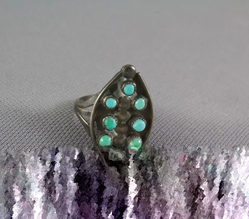 OLD PAWN ZUNI TURQUOISE AND SILVER RING SIZE 6 3/4: OLD PAWN ZUNI TURQUOISE AND SILVER RING SIZE 6 3/4 Item Description: 1 " tall great vintage condition, all original stones, ready to be worn.