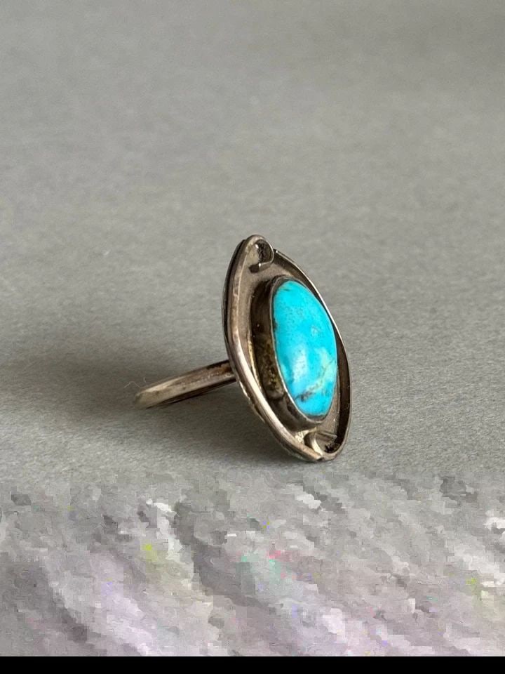 OLD PAWN NAVAJO STERLING SILVER AND TURQUOISE RING. SIZE 10 1/2: OLD PAWN NAVAJO STERLING SILVER AND TURQUOISE RING. SIZE 10 1/2 Old Pawn Navajo Sterling Silver and Turquoise Ring. Size 10 1/2 1 1/8 " Tall