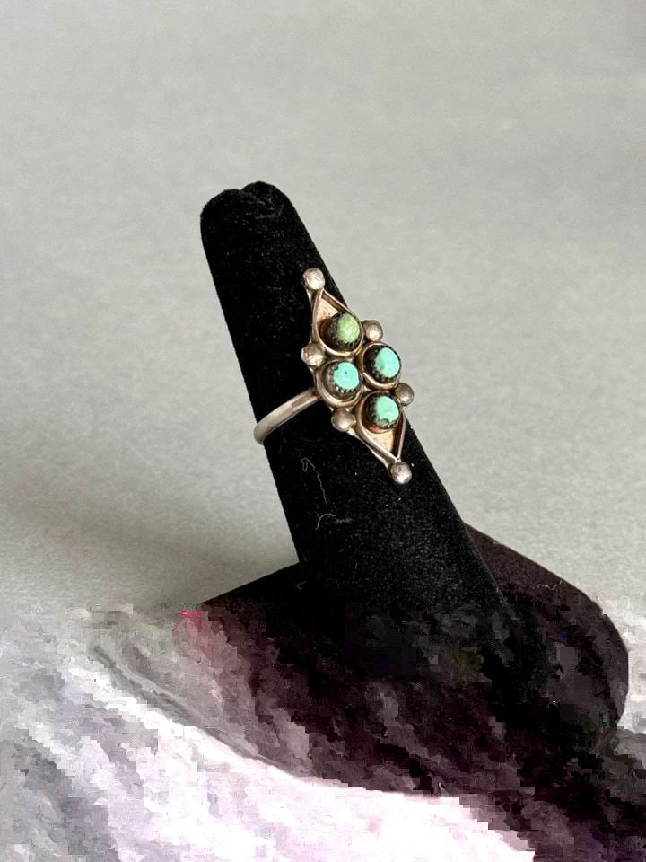 OLD PAWN ZUNI STERLING SILVER AND TURQUOISE RING. SIZE 6 1/4: OLD PAWN ZUNI STERLING SILVER AND TURQUOISE RING. SIZE 6 1/4 Old Pawn Navajo Sterling Silver and Turquoise Ring. Size 6 1/4 .. 1 1/8 Tall