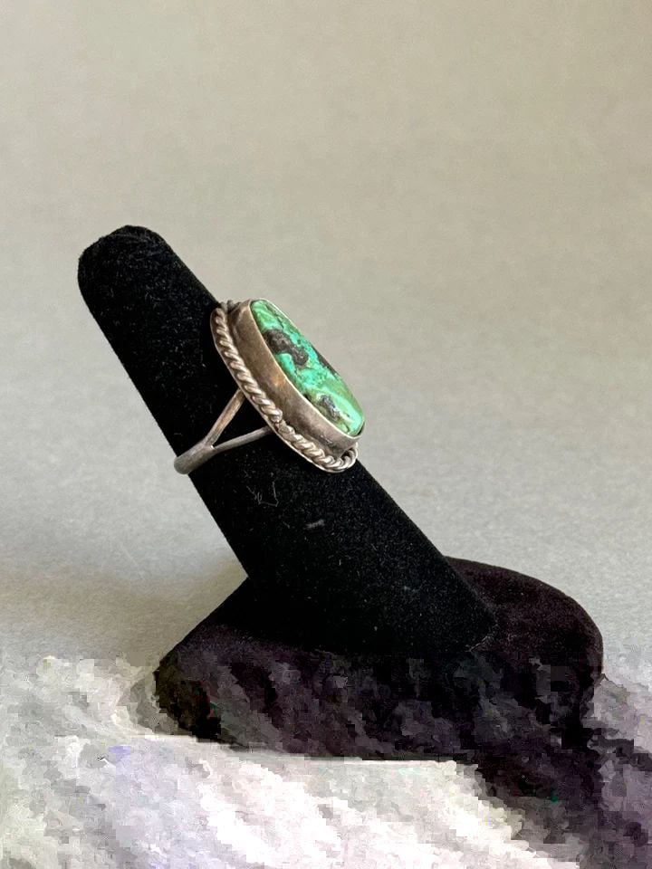 OLD PAWN NAVAJO STERLING SILVER WITH TURQUOISE RING. SIZE 5 1/2 (1 of 2)