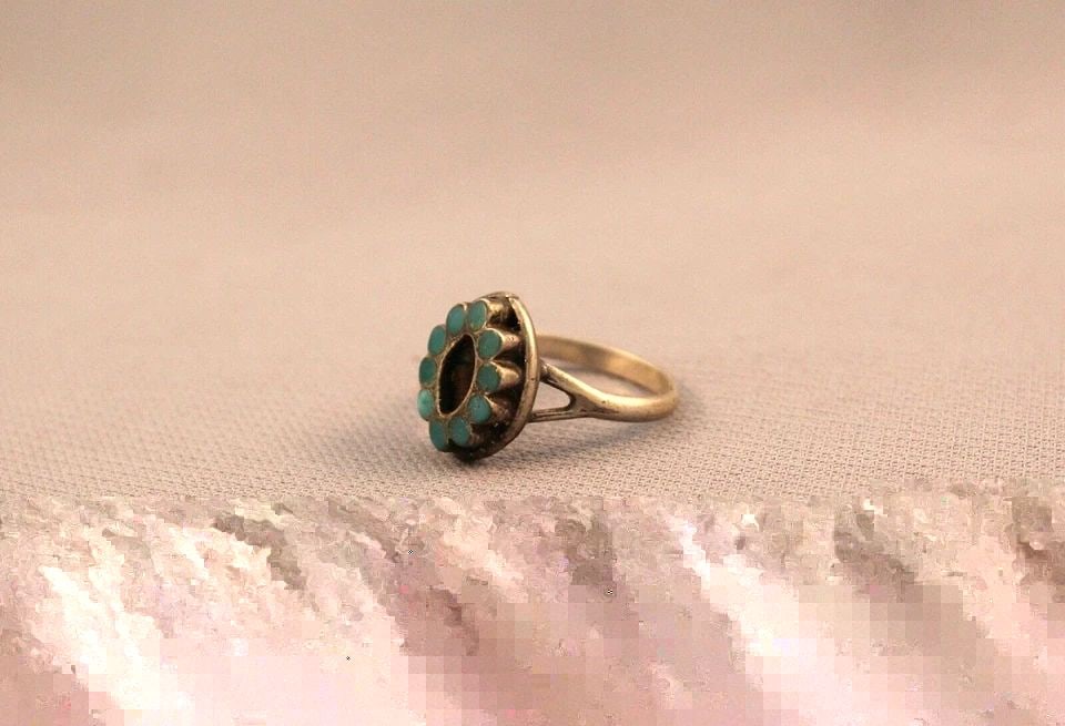 OLD PAWN ZUNI INLAID TURQUOISE RING SIZE 6 1/4: OLD PAWN ZUNI INLAID TURQUOISE RING SIZE 6 1/4 Item Description: 5/8” tall