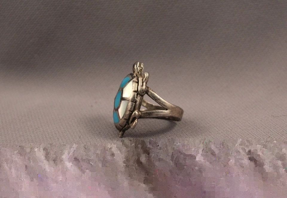 OLD PAWN ZUNI STER.SILVER INLAID TURTLE RING TURQUOISE, WHITE SHELL - SIZE 5.5 (1 of 2)