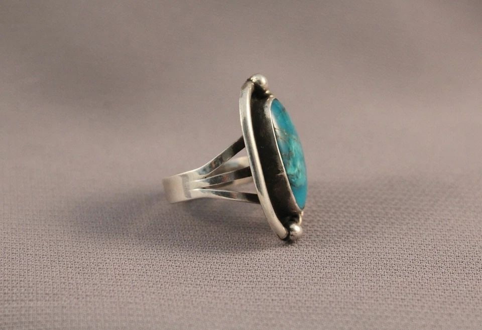 OLD PAWN NAVAJO TURQUOISE RING SIZE 6: OLD PAWN NAVAJO TURQUOISE RING SIZE 6 Item Description: 1” tall