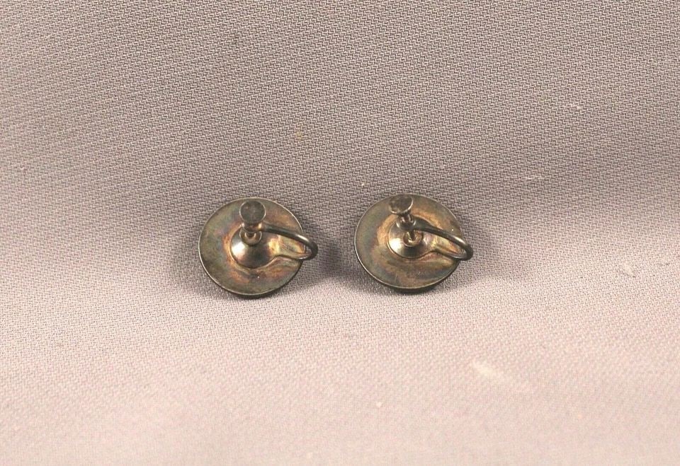 OLD PAWN NAVAJO STERLING SILVER BUTTONS EARRINGS - SCREW BACKS: OLD PAWN NAVAJO STERLING SILVER BUTTONS EARRINGS - SCREW BACKS Item Description: 3/4" tall