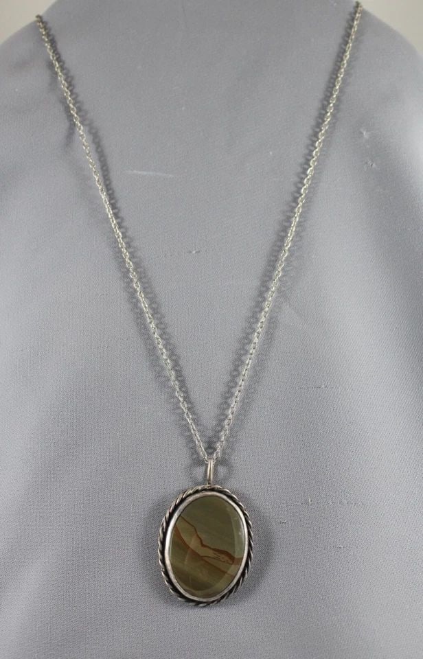 VINTAGE NAVAJO PICTURE AGATE PENDANT (1 of 2)