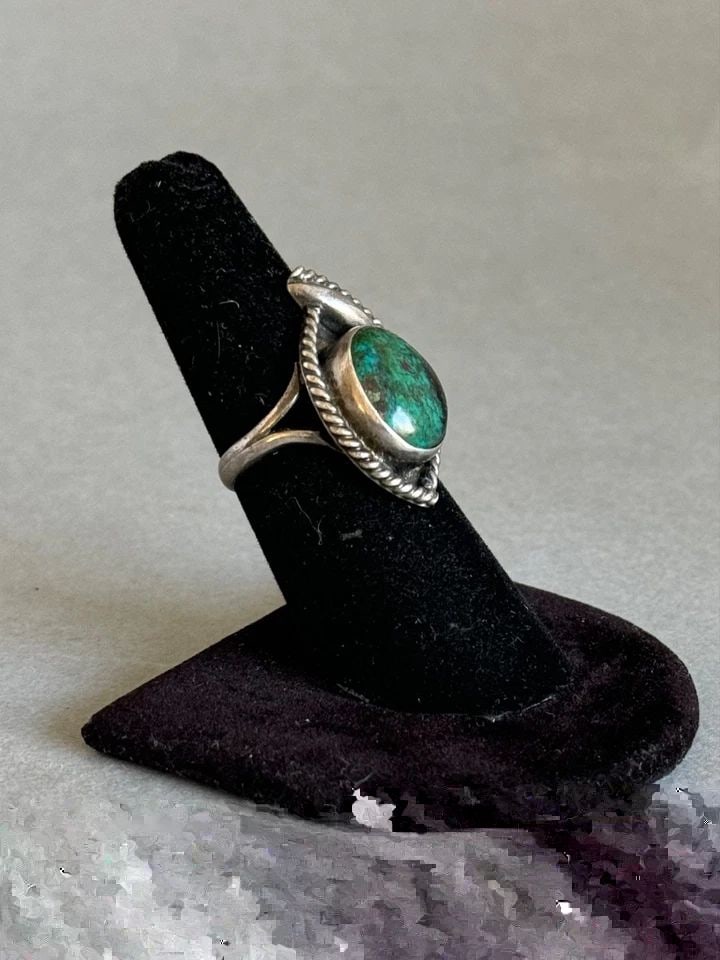VINTAGE MEXICAN STERLING SILVER AND TURQUOISE RING. SIZE 7 (1 of 2)