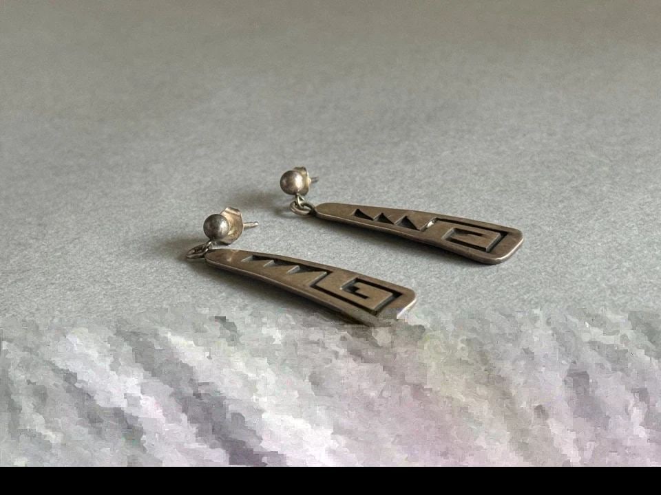 VINTAGE HOPI STERLING SILVER EARRINGS. 1 1/2: VINTAGE HOPI STERLING SILVER EARRINGS. 1 1/2” Vintage Hopi Sterling Silver Earrings. 1 1/2”