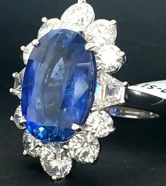 PLATINUM ENGAGEMENT RING 13.17CT NATURAL OVAL SHAPE BLUE SAPPHIRE: PLATINUM ENGAGEMENT RING NATURAL OVAL BLUE SAPPHIRE 13.17CT Gorgeous Vintage oval CUT natural blue sapphire platinum engagement ring center set oval natural ceylon blue sapphire weight 13.17ct size 16