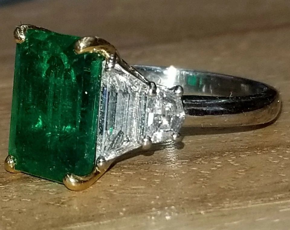 PLATINUM 18K YELLOW GOLD ENGAGEMENT RING 4.88CT.NATURAL GREEN EMERALD AGL CERT: PLATINUM 18K YELLOW GOLD ENGAGEMENT RING 4.88CT.NATURAL GREEN EMERALD AGL CERT Gorgeous platinum 18k yellow gold natural green emerald ring center gem emerald in emerald cut weight 4.88ct. Very clean 