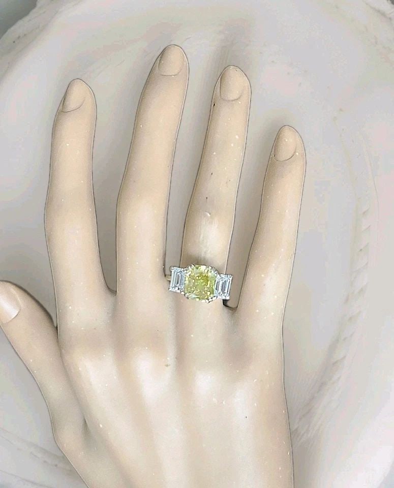 VINTAGE 14K WHITE GOLD ENGAGEMENT RING 3.71CT.NATURAL YELLOW RADIANT DIAMOND GIA: VINTAGE 14K WHITE GOLD ENGAGEMENT RING 3.71CT.NATURAL YELLOW RADIANT DIAMOND GIA This vintage 14K white gold engagement ring features a stunning 3.71CT natural yellow radiant diamond certified by GIA.