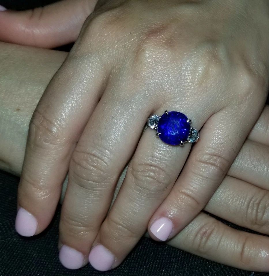 14K WHITE GOLD ENGAGEMENT RING 10.21CT. NATURAL BLUE SAPPHIRE CUSHION SHAPE GIA: 14K WHITE GOLD ENGAGEMENT RING 10.21CT. NATURAL BLUE SAPPHIRE CUSHION SHAPE GIA GORGEOUS 14K WHITE GOLD engagement ring natural blue sapphire in cushion shape GIA cert center weight 10.21carat . size 