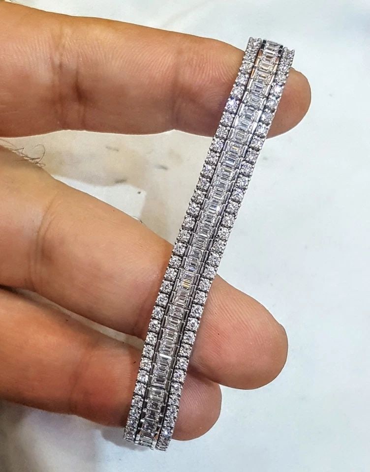 15.50CTW NATURAL DIAMOND BRACELET IN 18K WHITE GOLD – F COLOR VS CLARITY, 7 INCH: 18K WHITE GOLD BRACELET 15.50CT DIAMONDS VS-F GORGEOUS 15.50CTW DIAMOND BRACELET. CRAFTED OF 18K WHITE GOLD SET WITH NATURAL ROUND AND EMERALD CUT CUT DIAMONDS F-COLOR VS1 CLARITY VERY WHITE BRIGHT DI