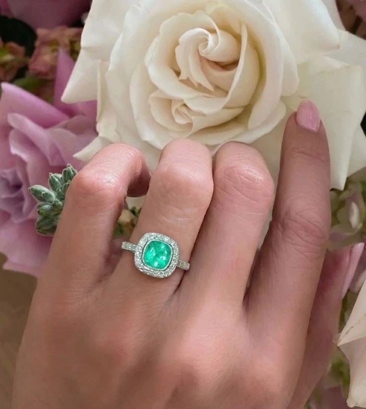 VINTAGE TIFFANY & CO PLATINUM LEGACY RING 1.60CT. NATURAL GREEN EMERALD CUSHION (1 of 2)