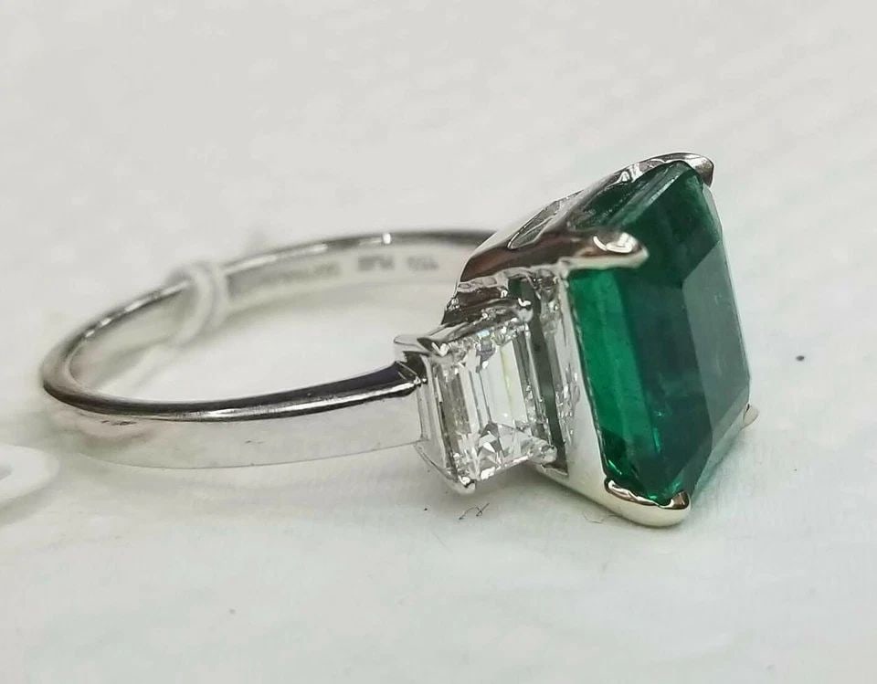 5.08CT.PLATINUM THREE STONES ENGAGEMENT RING NATURAL GREEN EMERALD (1 of 2)